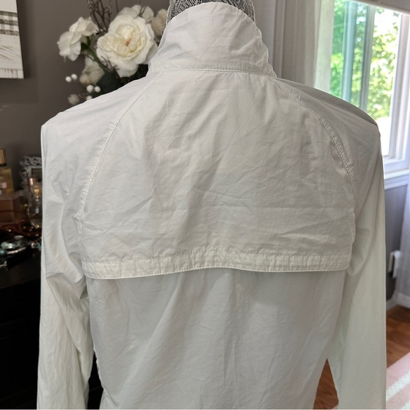 Nike Women’s Windbreaker Jacket White Lightweight Running Zip Up Size Medium - Picture 8 of 12